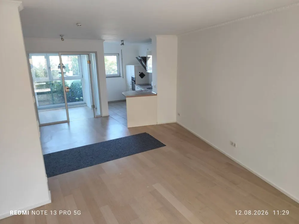 Frisch renovierte barrierefreie Erdgeschosswohnung mit Terrasse und Garten
