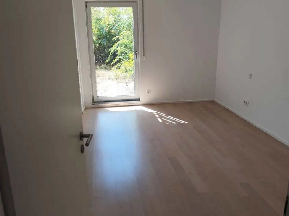 Freshly Renovated Barrier-Free Ground Floor Apartment with Terrace and Garden