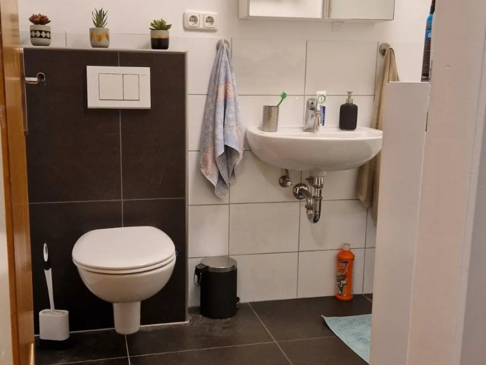 2-Zimmer-Wohnung in einem gepflegten Sechsfamilienhaus