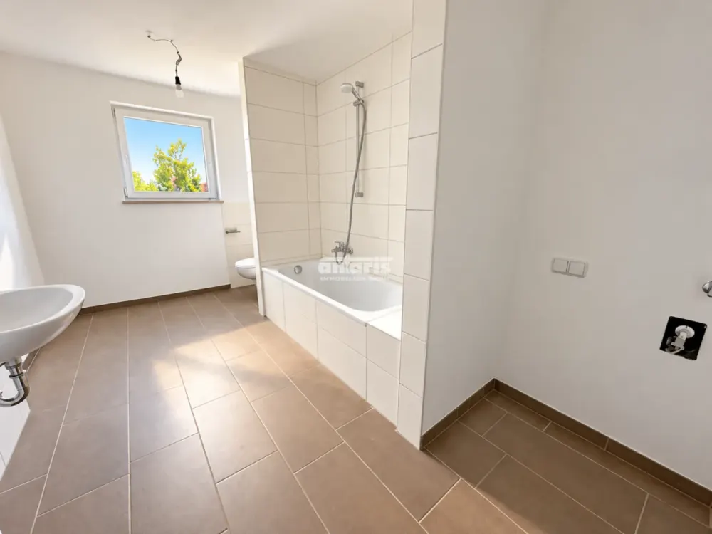 antaris Immobilien GmbH Your New Home: Modern 4-Room Apartment with Large Balcony