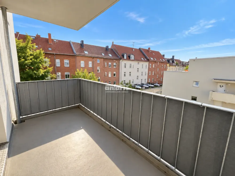 antaris Immobilien GmbH Your New Home: Modern 4-Room Apartment with Large Balcony