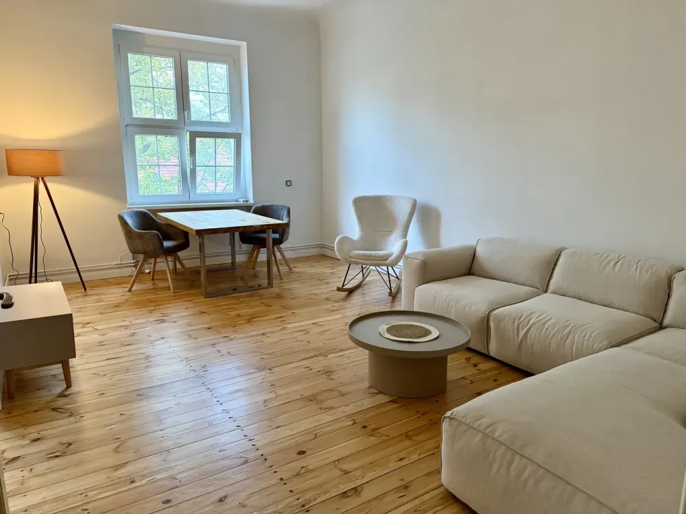 70 m², Erstbezug nach Kernsanierung, stilvolle DG-Wohnung, komplett möbliert