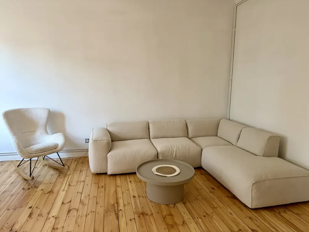 70 m², Erstbezug nach Kernsanierung, stilvolle DG-Wohnung, komplett möbliert