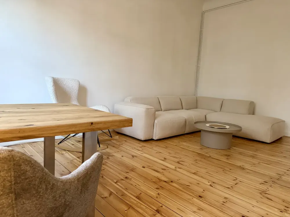 70 m², Erstbezug nach Kernsanierung, stilvolle DG-Wohnung, komplett möbliert