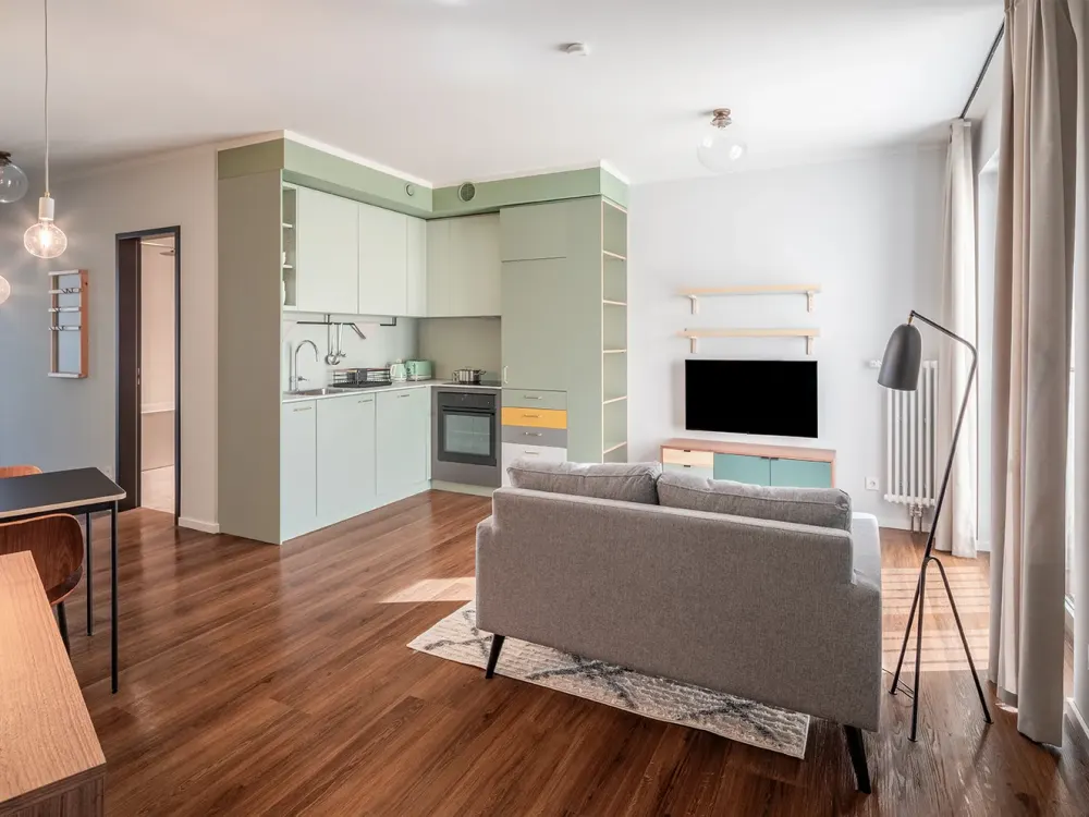 BESICHTIGUNGEN: Mi 9:00 & Fr 16:00 - Großzügige 2-Zimmer-Wohnung mit Balkon in Neukölln -unbefristet
