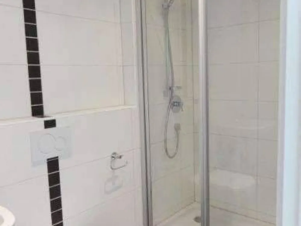** NÜRNBERG NÄHE FH ** tolles Apartment mit Balkon, Einbauküche im DG