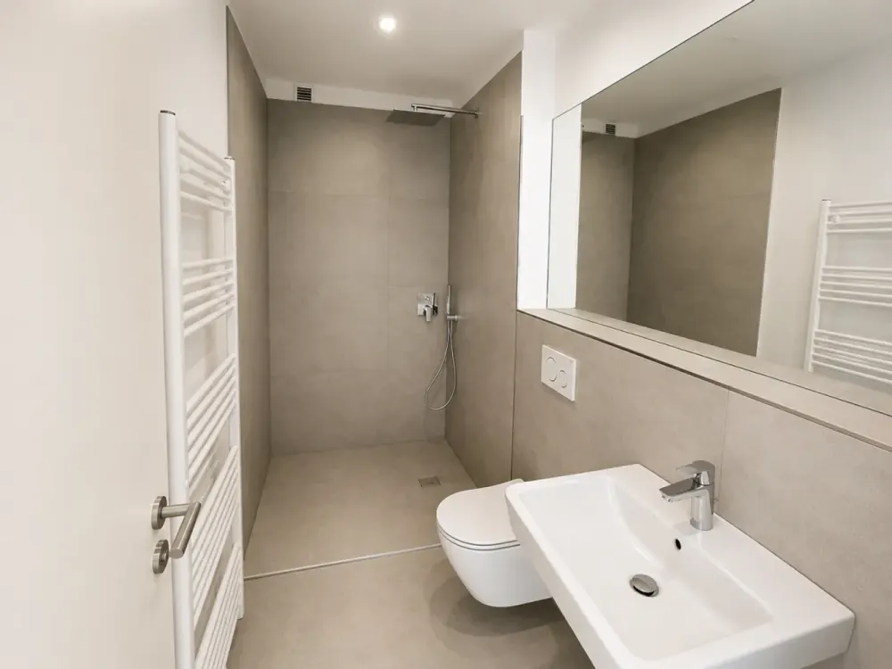 Top moderne Sonnenwohnung mit Loggia, Stellplatz, Küche! Erstbezug nach Modernisierung!