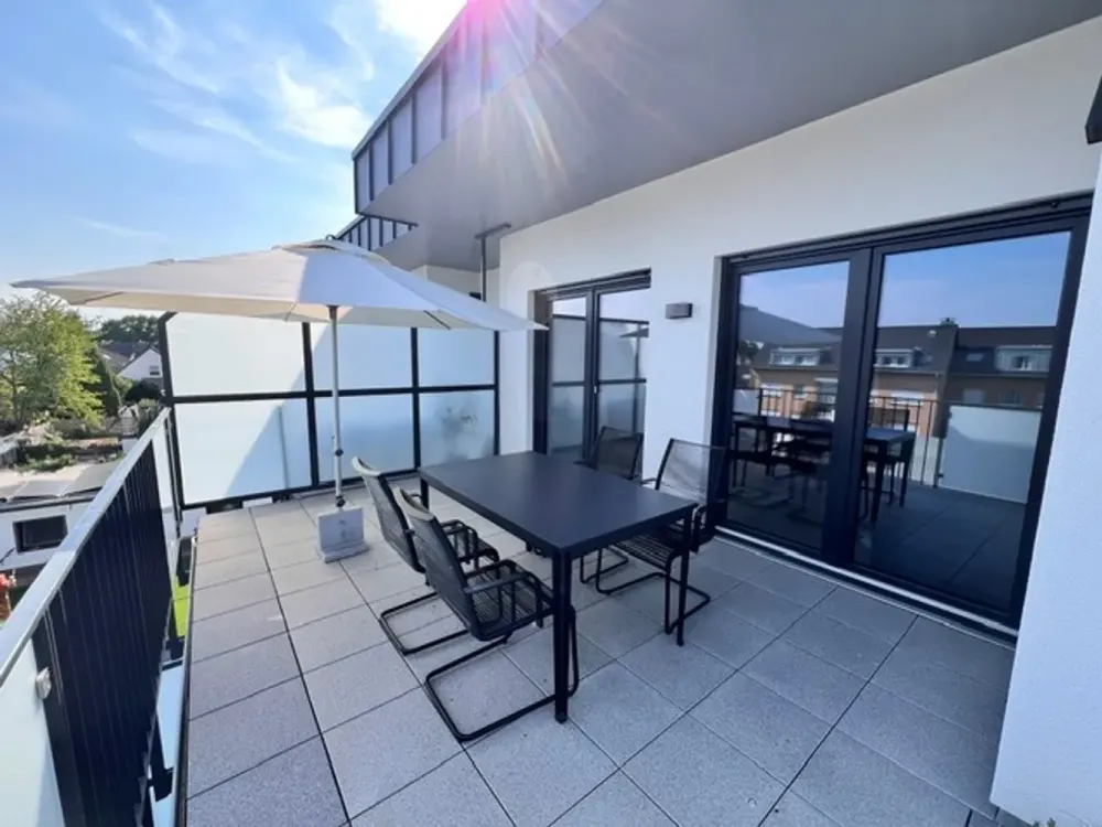 helle 2 Zimmer Dachgeschosswohnung mit Terrasse