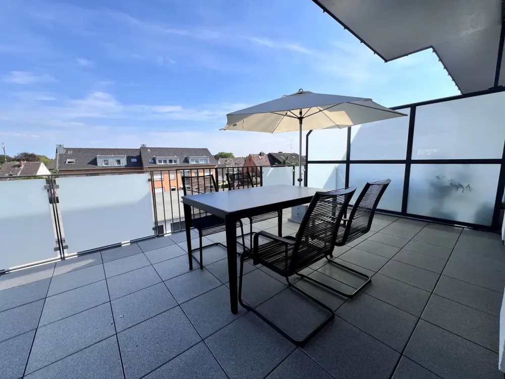 helle 2 Zimmer Dachgeschosswohnung mit Terrasse