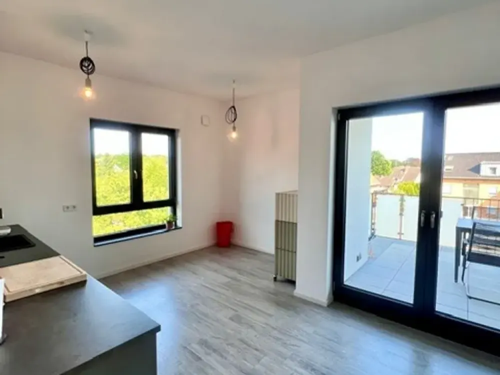 helle 2 Zimmer Dachgeschosswohnung mit Terrasse