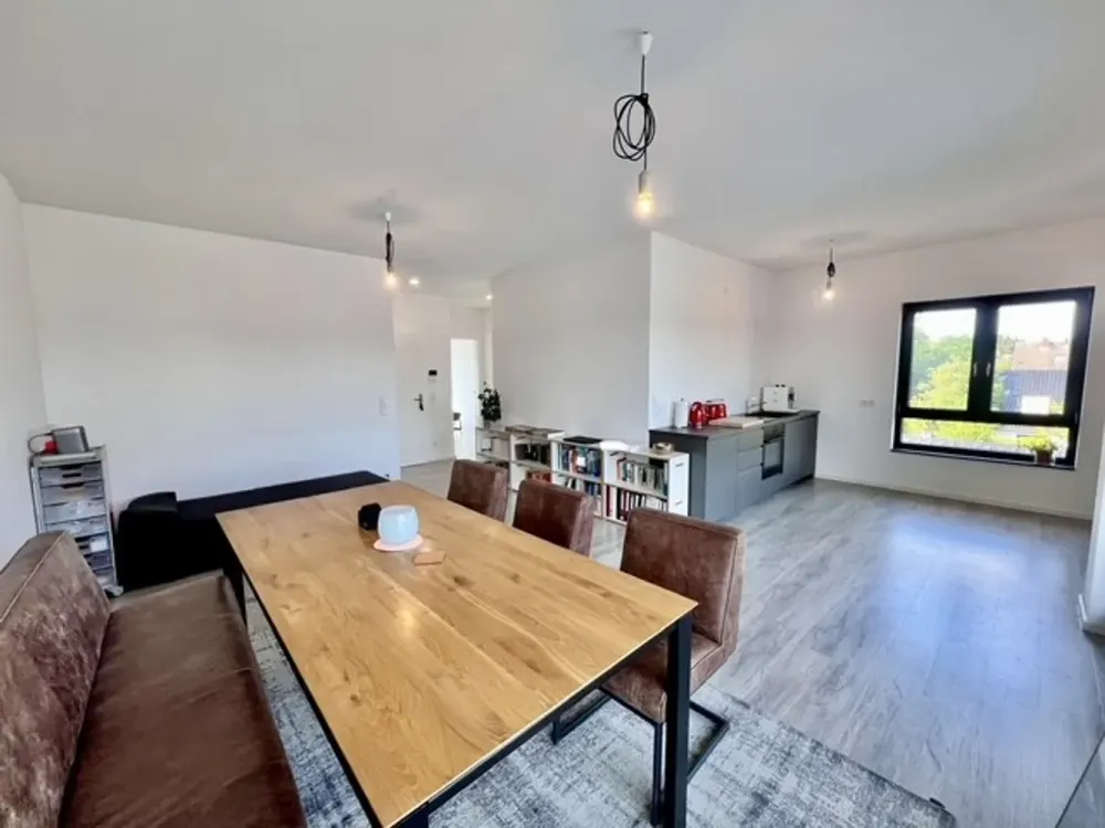 helle 2 Zimmer Dachgeschosswohnung mit Terrasse