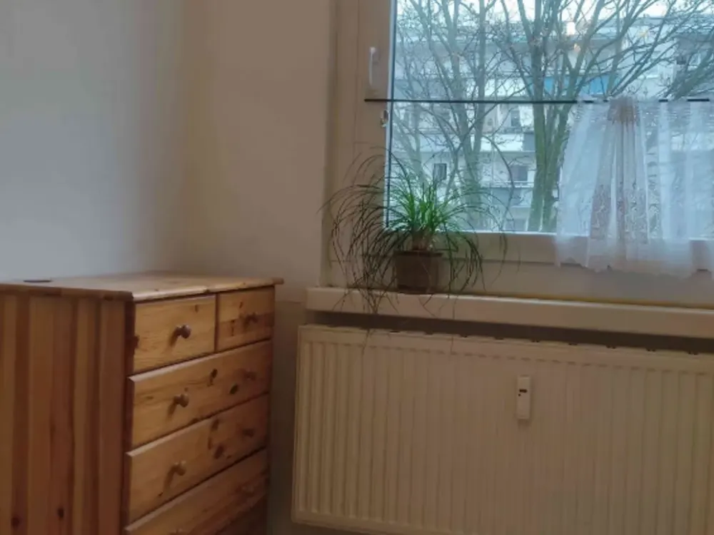 Drei Zimmer mit Balkon: Helle Wohnung in Cotta