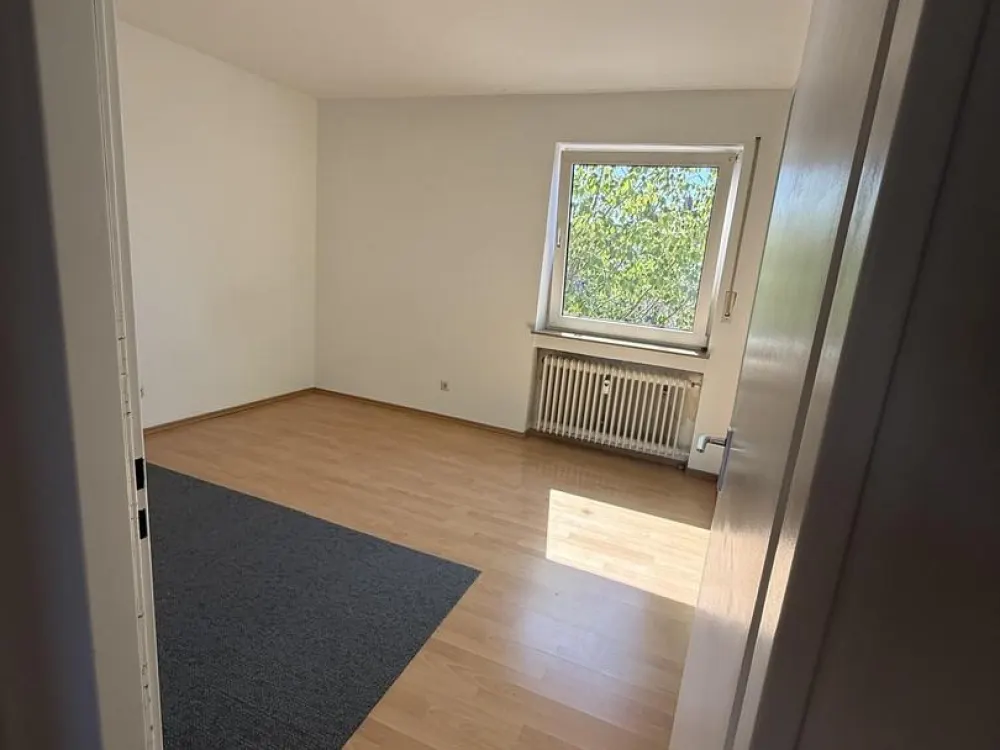 3-Zimmer-Wohnung im 4. OG mit Aufzug, mit Raum für eigene Ideen in zentraler Lage von Nürnberg
