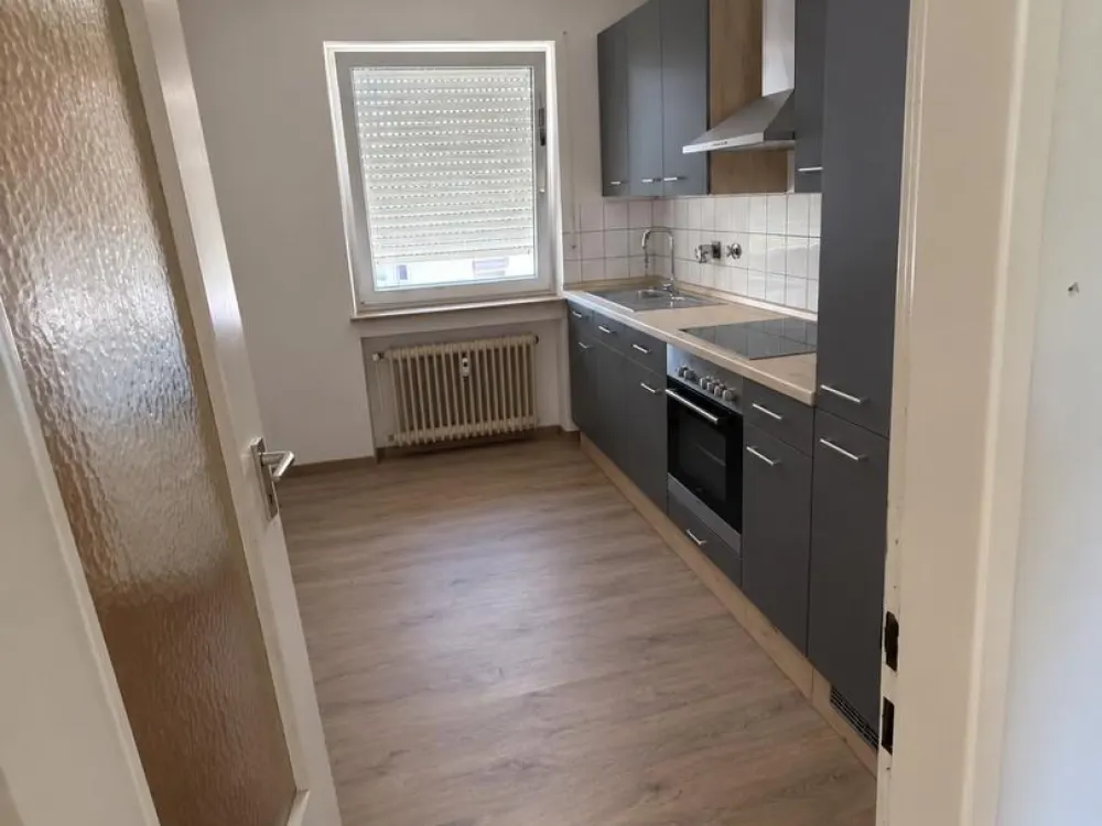3-Zimmer-Wohnung im 4. OG mit Aufzug, mit Raum für eigene Ideen in zentraler Lage von Nürnberg