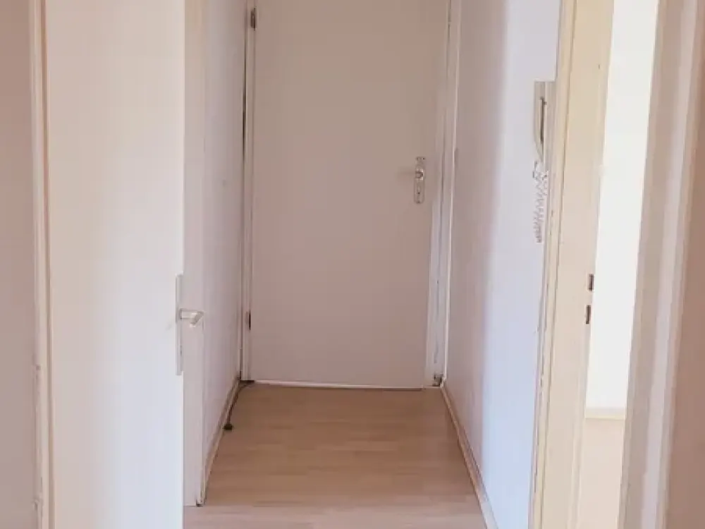 شقة علوية من 4 غرف موقع مركزي في سانت إنغبرت