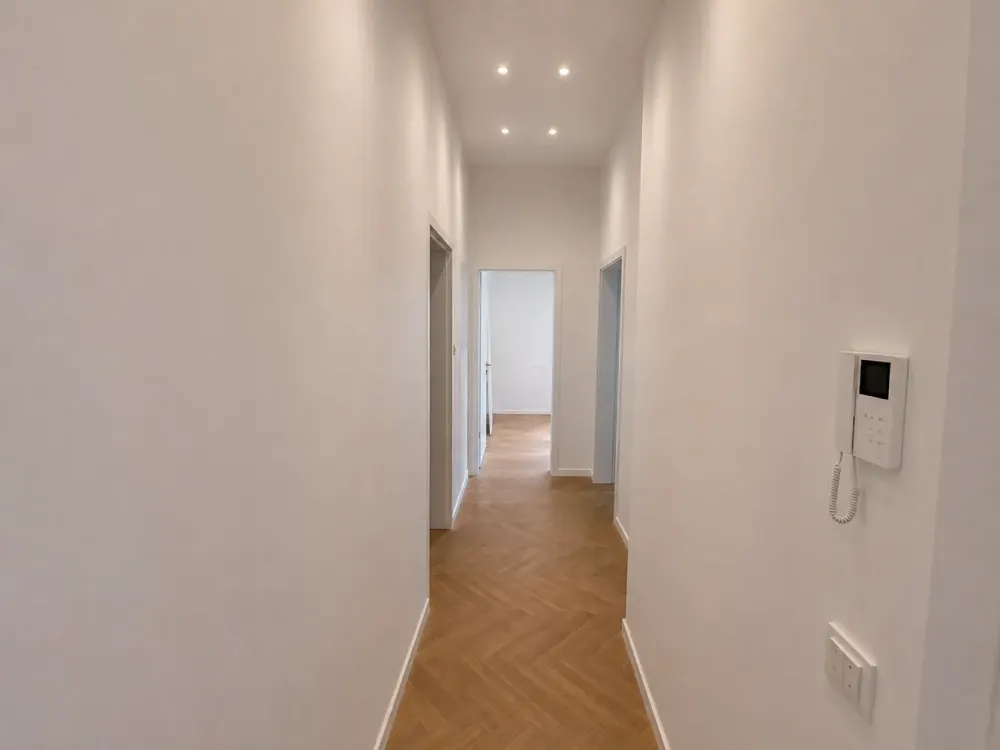 Erstbezug nach Kernsanierung, Stilvolle möblierte 2-Zimmer-Wohnung im beliebten Gallusviertel