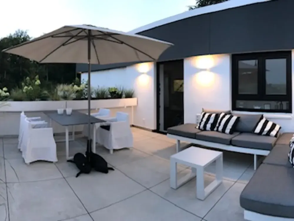 Design-Apartment, komplett möbliert mit traumhaften Dachterrassen