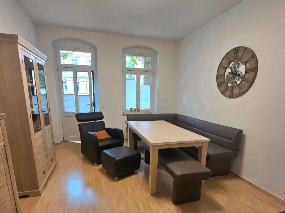 Möblierte 2-Zimmer-Wohnung mit Terrasse in ruhiger Lage