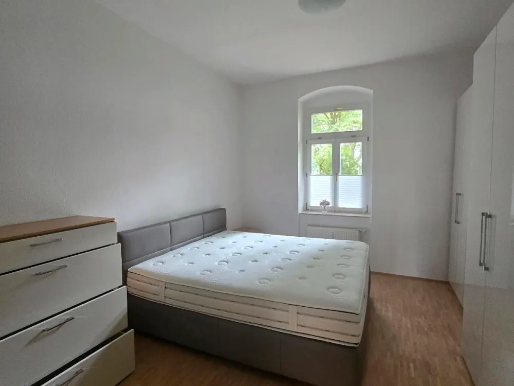 Möblierte 2-Zimmer-Wohnung mit Terrasse in ruhiger Lage
