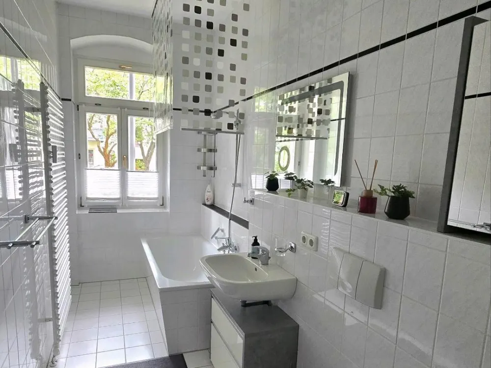 Möblierte 2-Zimmer-Wohnung mit Terrasse in ruhiger Lage