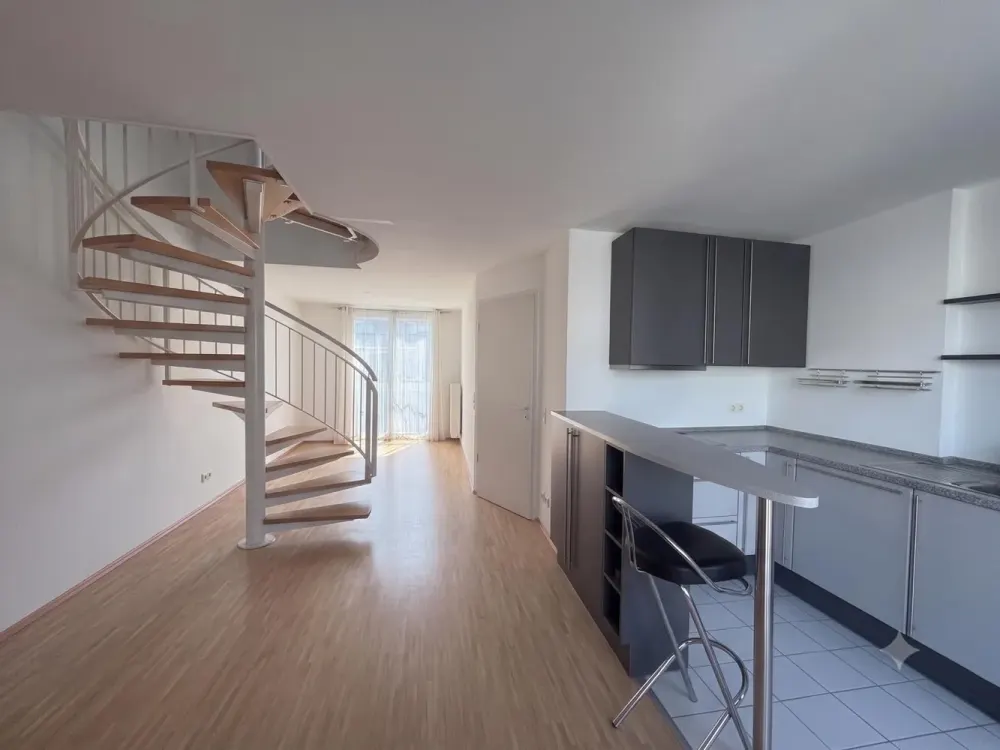 Helle 2-Zimmer-Maisonette mit 2 Terrassen in ruhiger Innenhoflage, Maxvorstadt