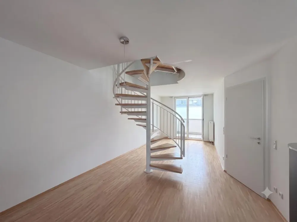 Helle 2-Zimmer-Maisonette mit 2 Terrassen in ruhiger Innenhoflage, Maxvorstadt