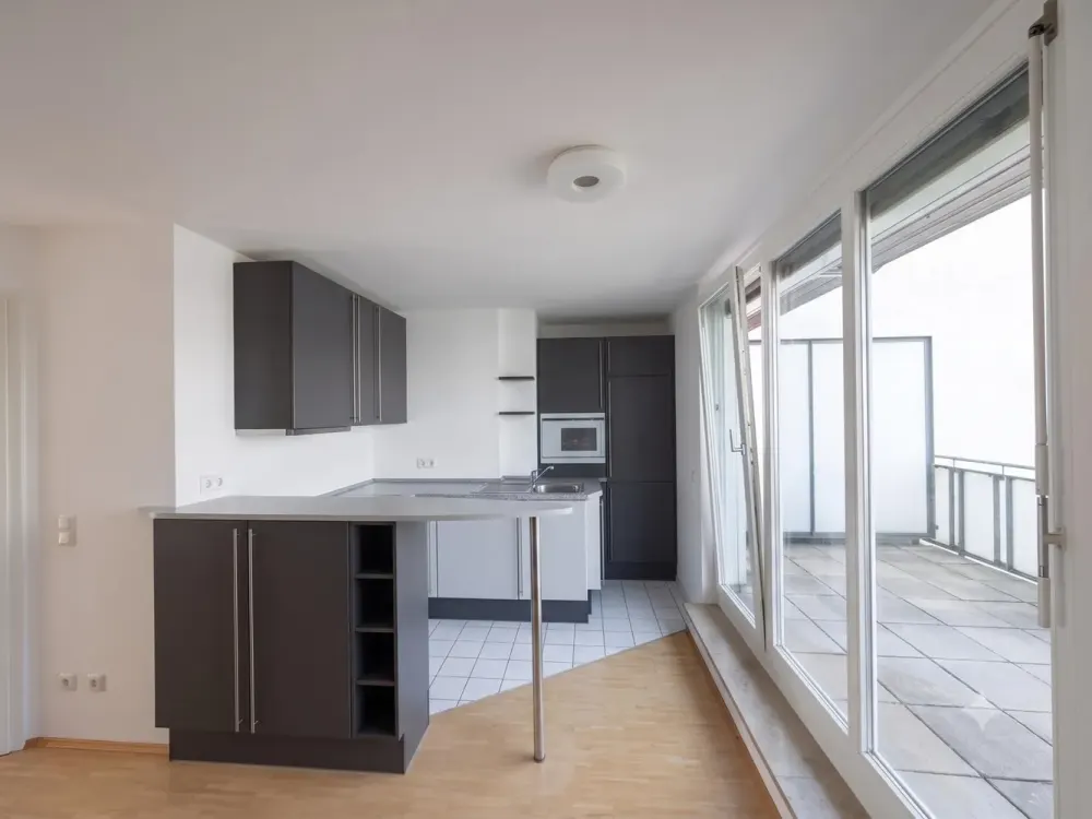 Helle 2-Zimmer-Maisonette mit 2 Terrassen in ruhiger Innenhoflage, Maxvorstadt