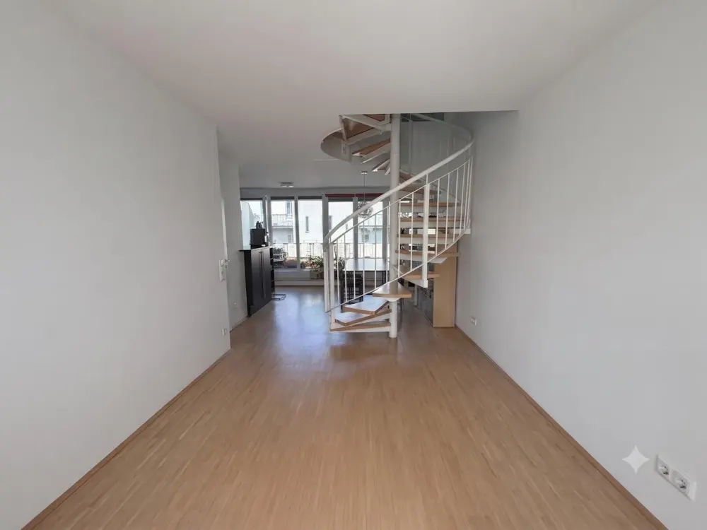 Helle 2-Zimmer-Maisonette mit 2 Terrassen in ruhiger Innenhoflage, Maxvorstadt