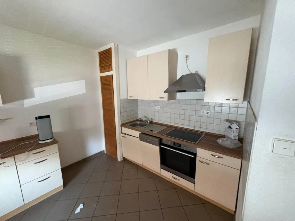 2,5-Zimmer-Wohnung mit kleinem Wintergarten