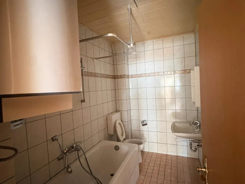 2,5-Zimmer-Wohnung mit kleinem Wintergarten
