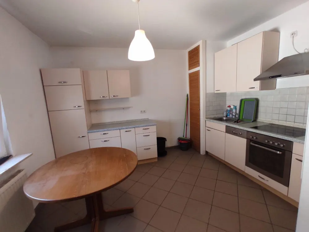 2,5-Zimmer-Wohnung mit kleinem Wintergarten