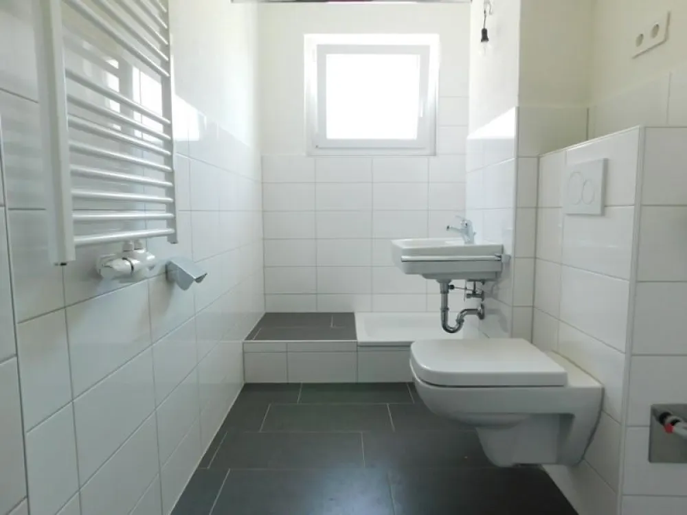 WBS: 2 Zimmer Wohnung mit nagelneuem Badezimmer (2 Personen)