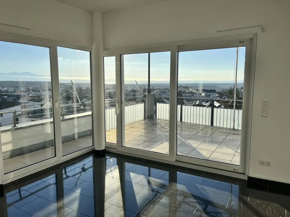 Exklusive Penthouse-Wohnung mit freiem See- und Bergblick