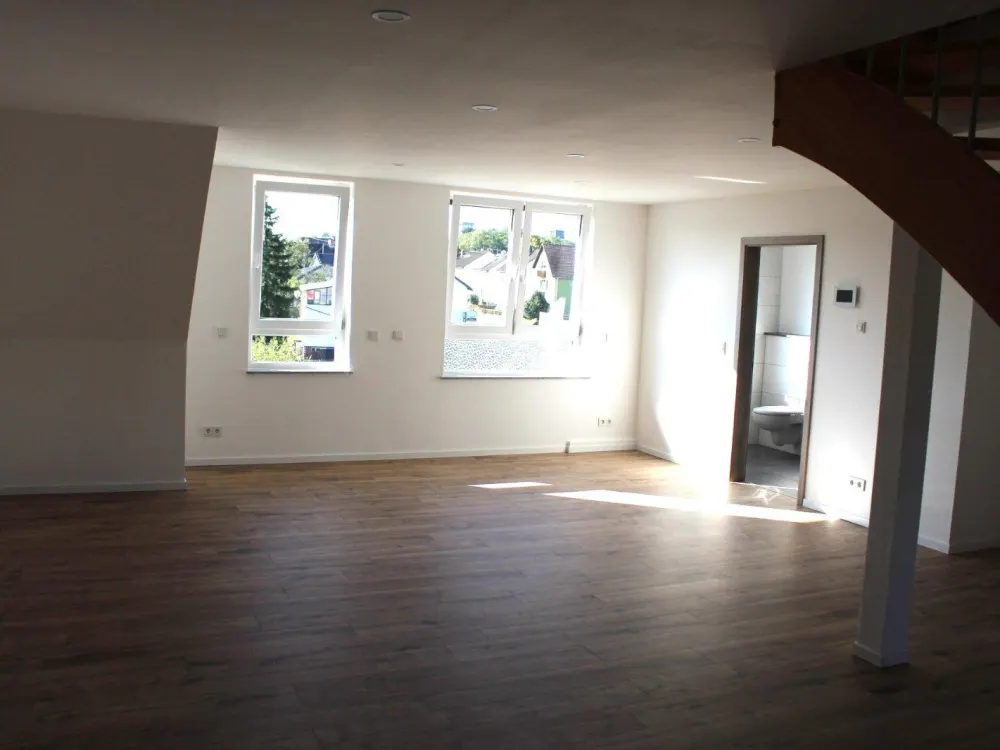 67 m² helle 2-ZKB-Dachgeschosswohnung + ca. 33 m² Spitzboden | EB
