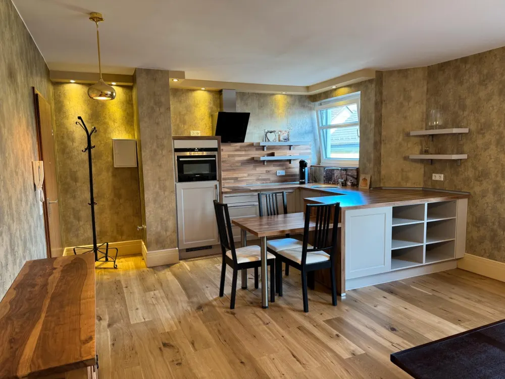 Schöne Möblierte 2-Zimmer-Wohnung EBK und Balkon in D.-Gerresheim
