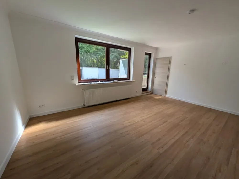 SOFORT FREI - Frisch sanierte Single-Wohnung mit EBK und Balkon