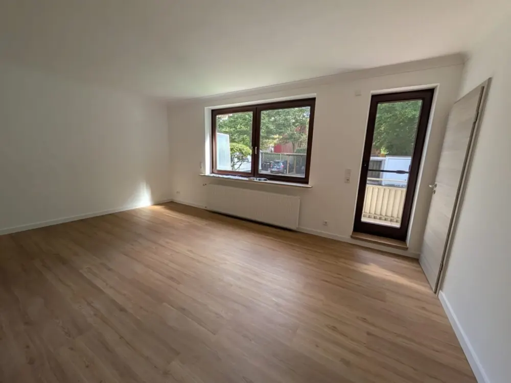 SOFORT FREI - Frisch sanierte Single-Wohnung mit EBK und Balkon
