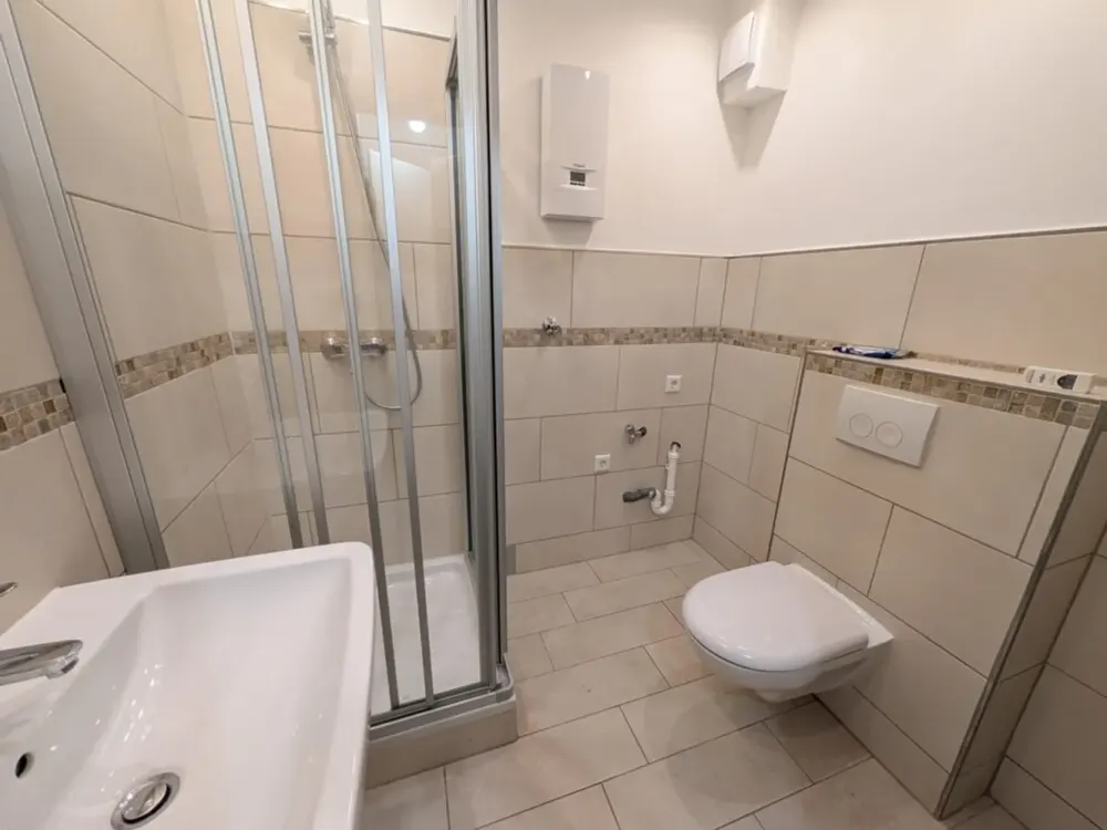 SOFORT FREI - Frisch sanierte Single-Wohnung mit EBK und Balkon