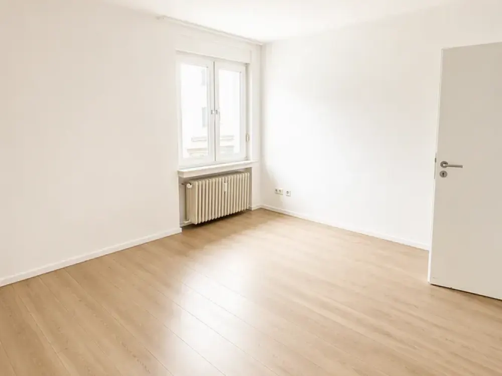 Wohnen in Bestlage, Großzügige 6-Zimmer-Wohnung mit Balkon in Krefeld-Bockum