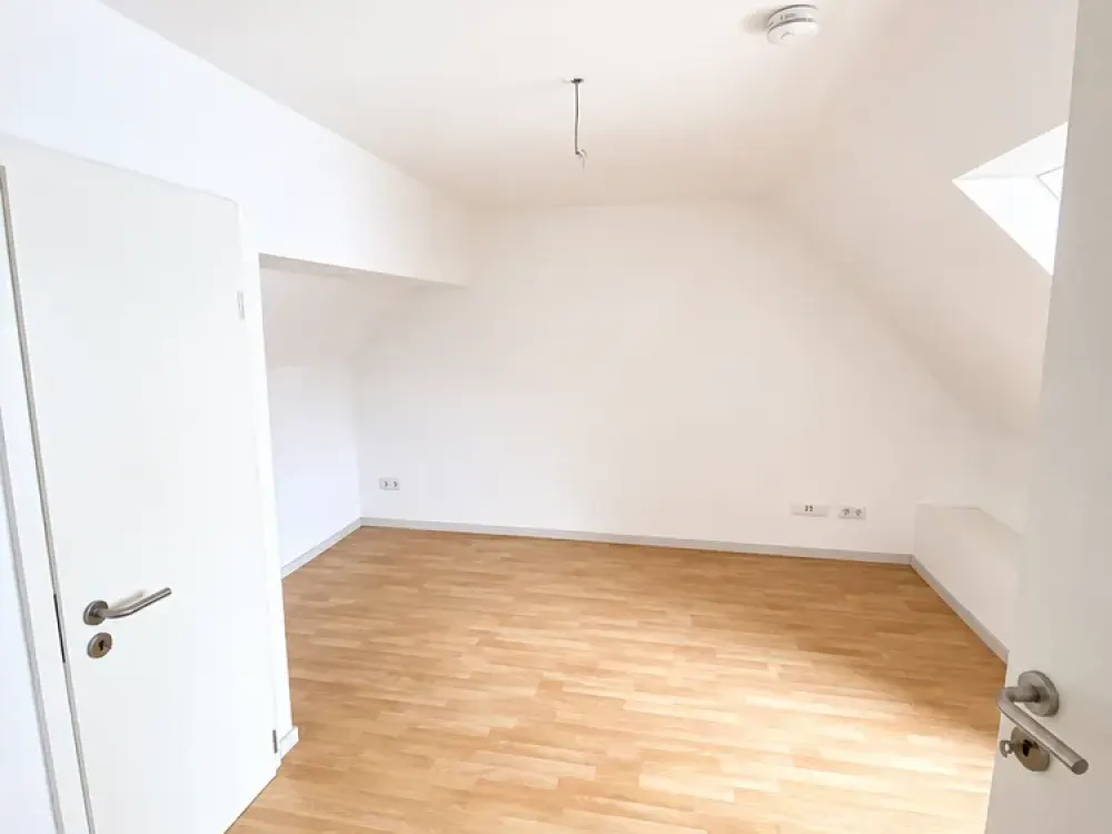 Wohnen in Bestlage, Großzügige 6-Zimmer-Wohnung mit Balkon in Krefeld-Bockum