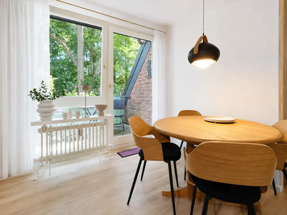 Gemütliche 3-Zimmer-Dachgeschosswohnung mit Balkon und Tiefgaragenstellplatz