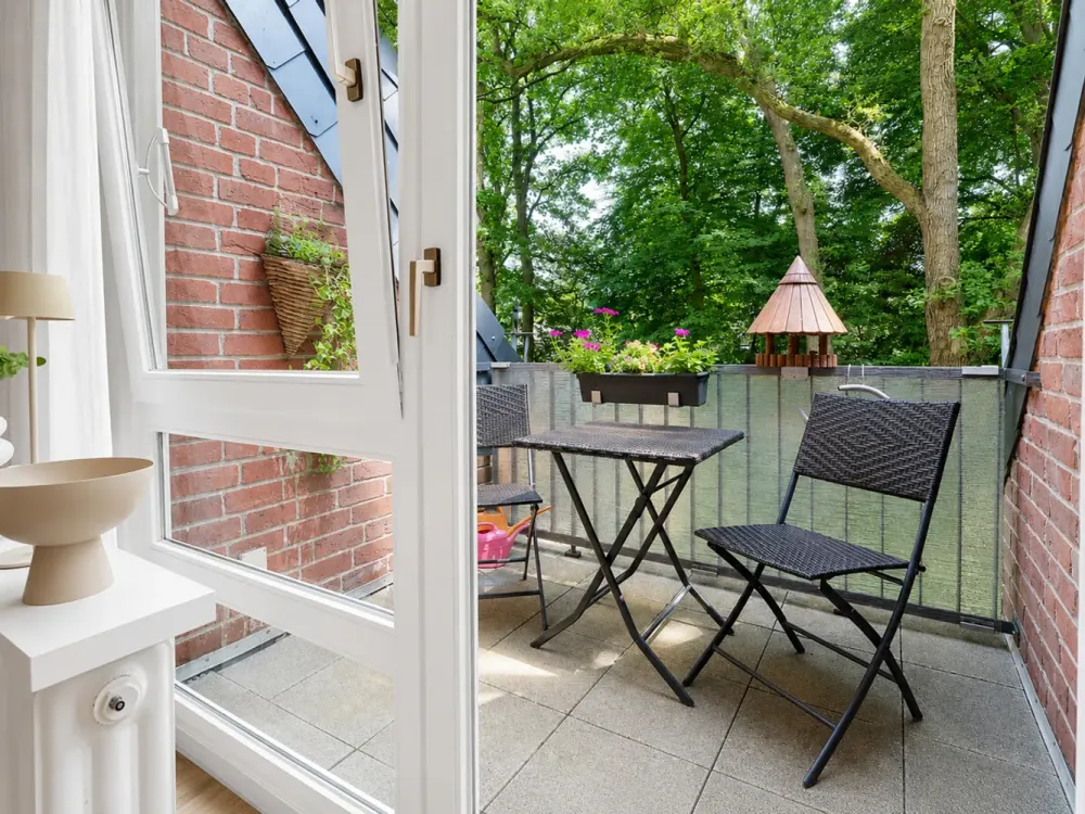 Gemütliche 3-Zimmer-Dachgeschosswohnung mit Balkon und Tiefgaragenstellplatz