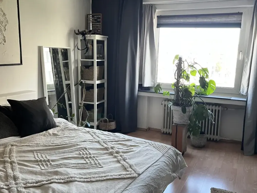 Zentrale, vollmöblierte 3,5-Zimmer-Wohnung mit Balkon
