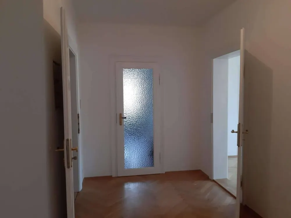 Erstbezug, attraktive,liebevoll komplett sanierte Altbauwohnung in Dresden!