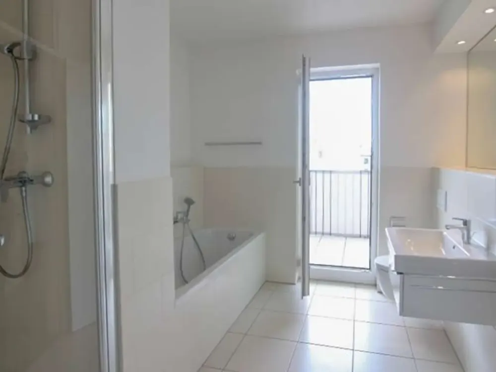 Wohnen am Westhafen: Helle 3-Zimmer-Wohnung mit Balkon & Loggia