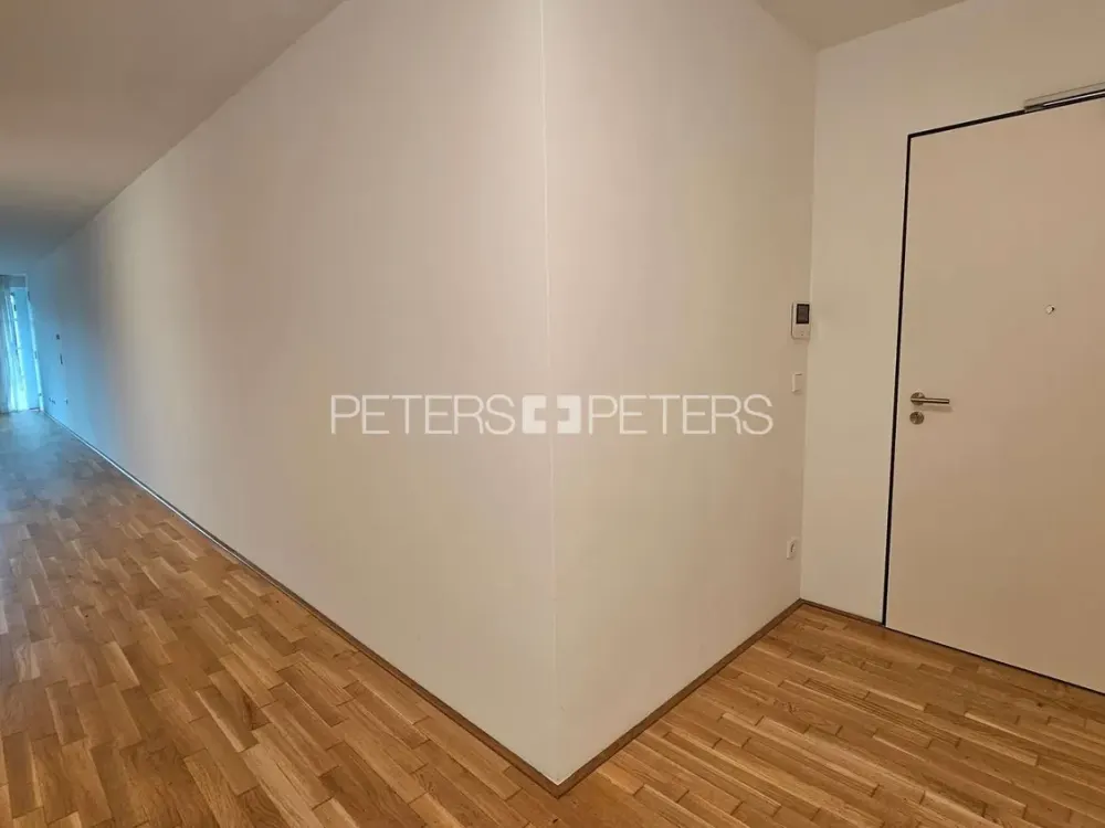 + Spacious and directly on the water +