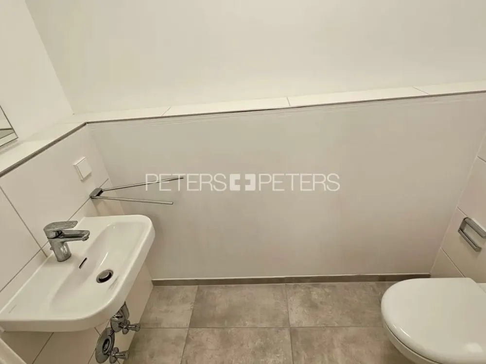 + Spacious and directly on the water +