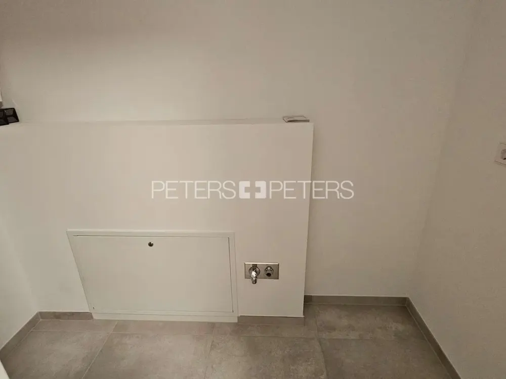+ Spacious and directly on the water +