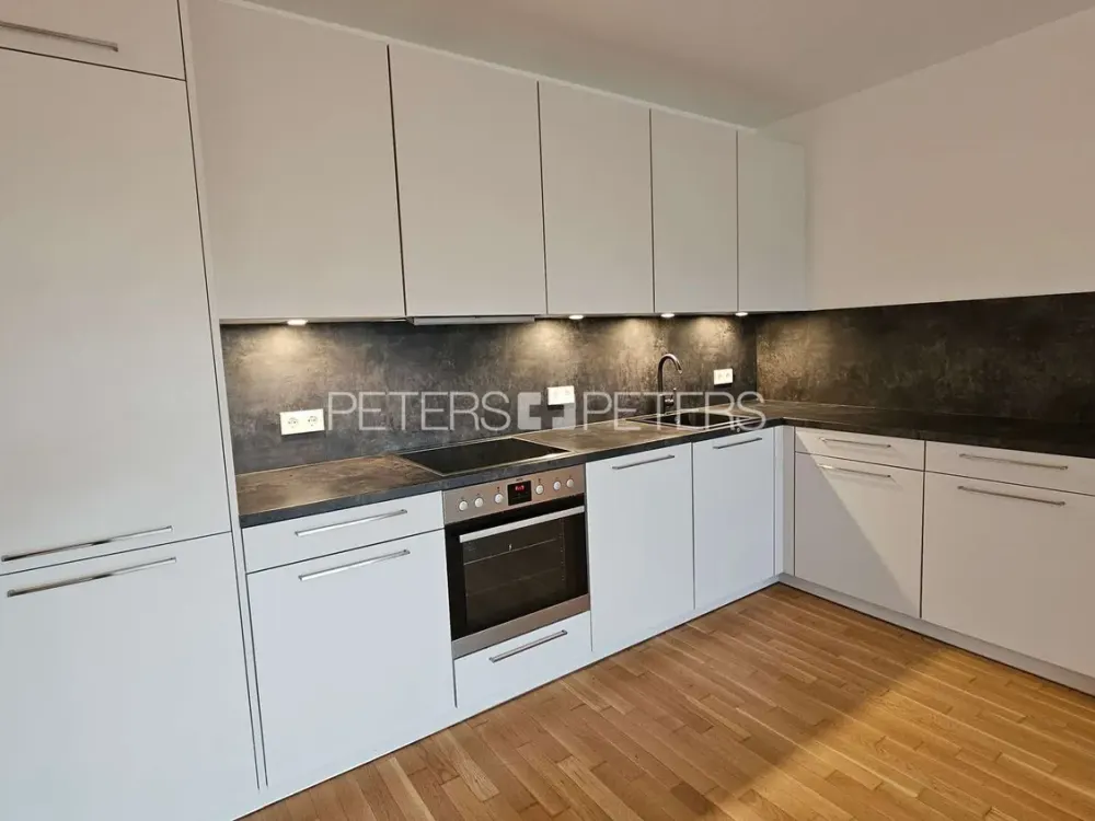 + Spacious and directly on the water +