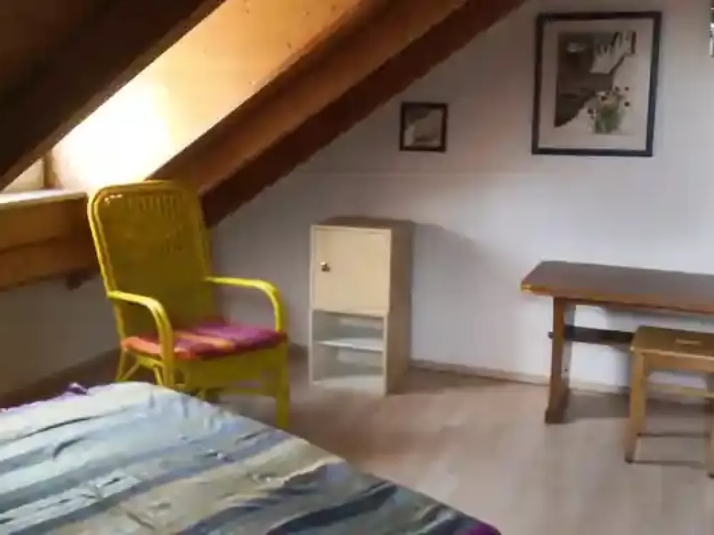 1 Zimmer, Germering, möbl. in DG, für Pendlerin geeignet